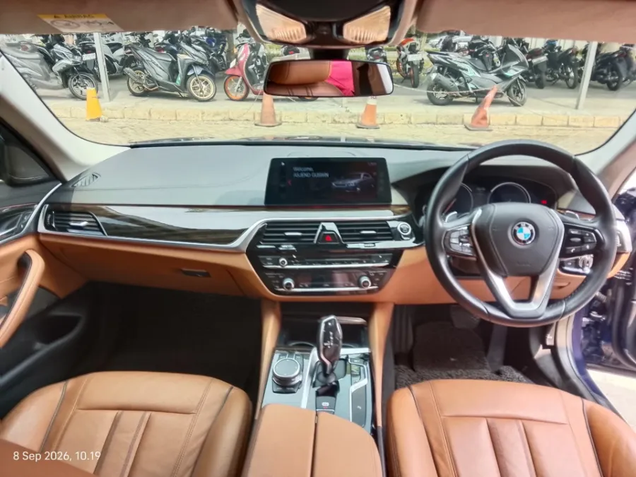 Foto Mobil Bekas Dashboard BMW 530i 2.0 tahun 2018