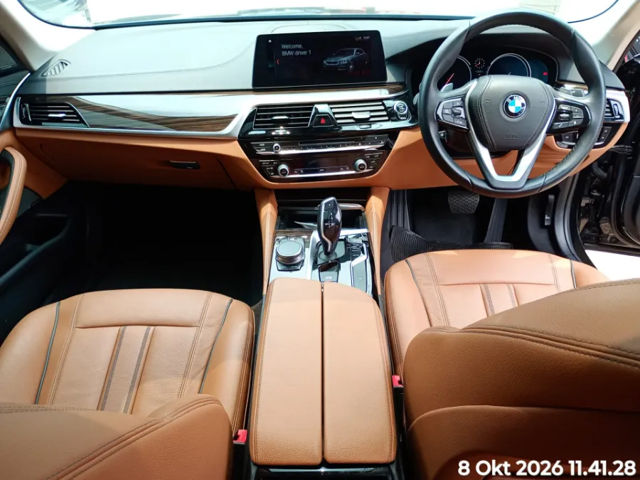 Foto Mobil Bekas Dashboard BMW 530i 2.0 tahun 2018
