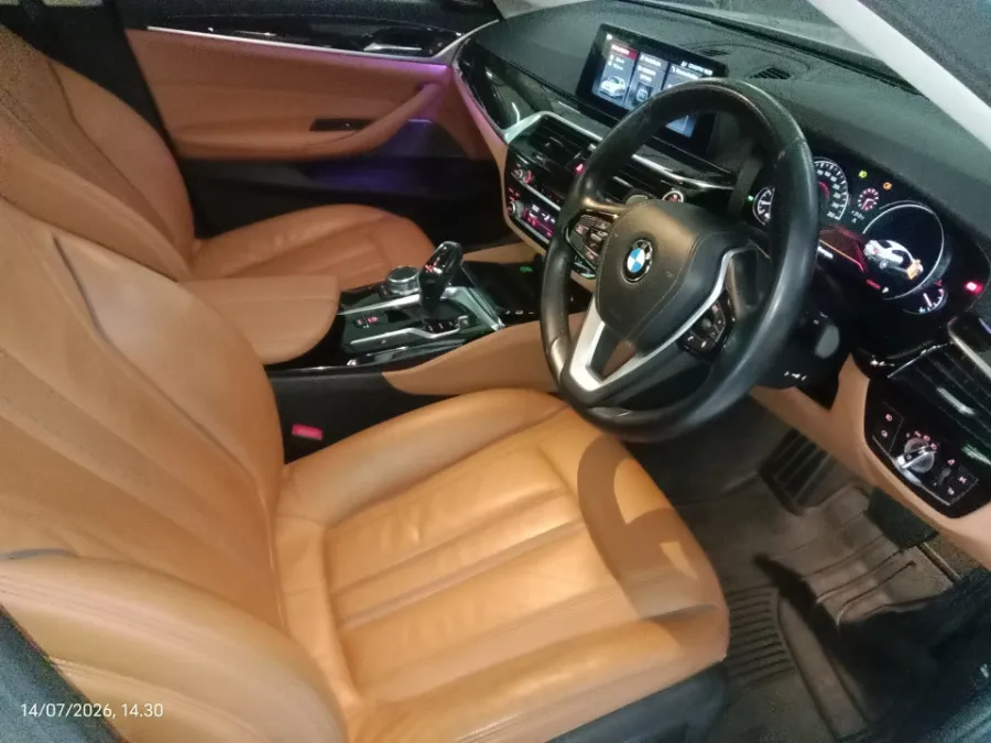 Foto Mobil Bekas Kabin Depan BMW 530i 2.0 tahun 2018
