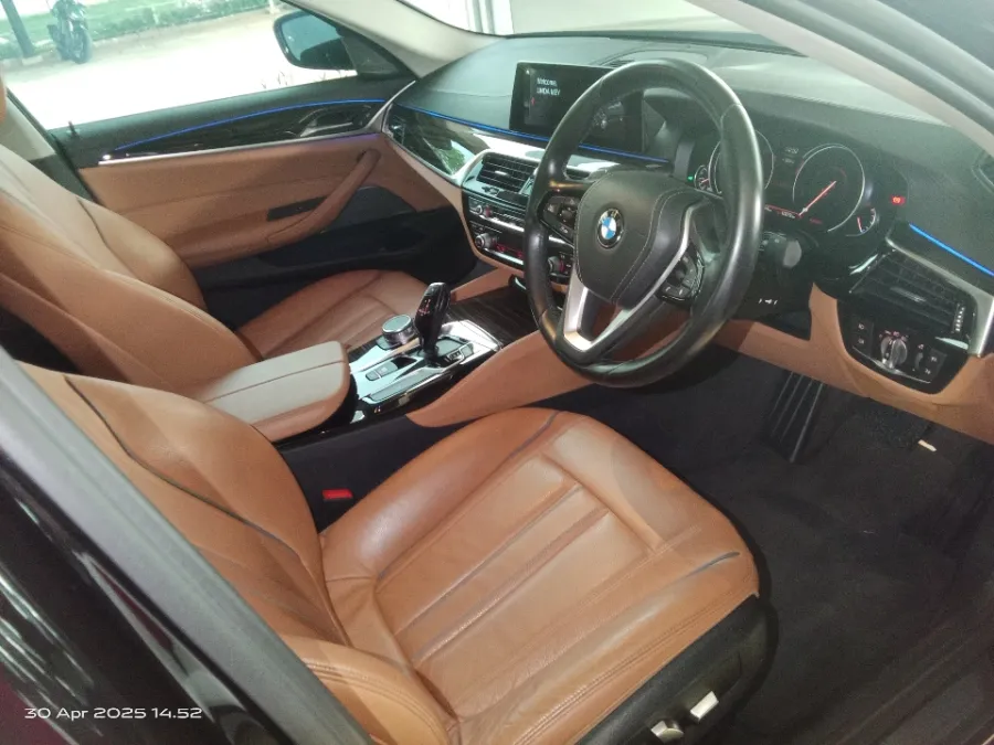 Foto Mobil Bekas Kabin Depan BMW 530i 2.0 tahun 2018