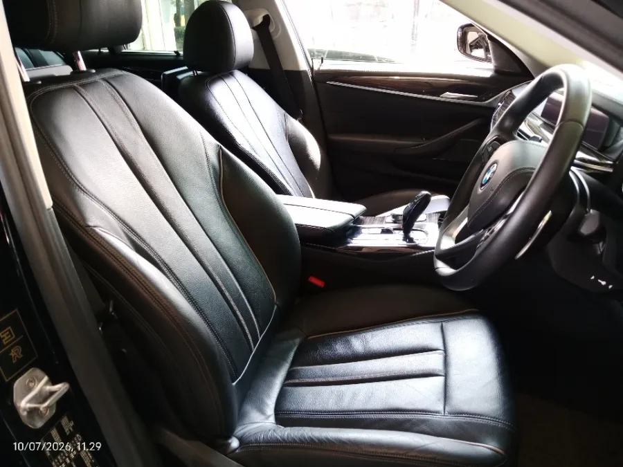 Foto Mobil Bekas Kabin Depan BMW 530i 2.0 tahun 2018