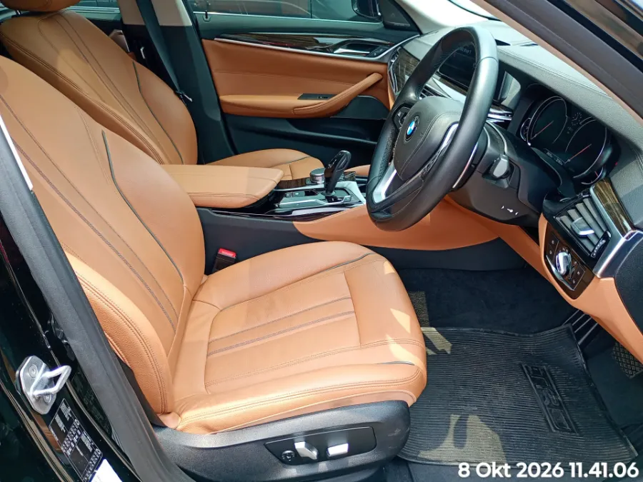 Foto Mobil Bekas Kabin Depan BMW 530i 2.0 tahun 2018
