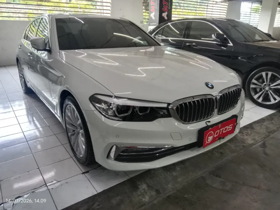 Foto Mobil Bekas Kanan Depan BMW 530i 2.0 tahun 2018
