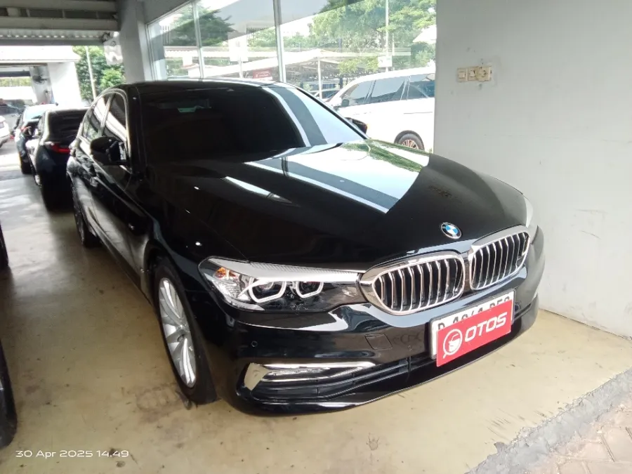 Foto Mobil Bekas Kanan Depan BMW 530i 2.0 tahun 2018