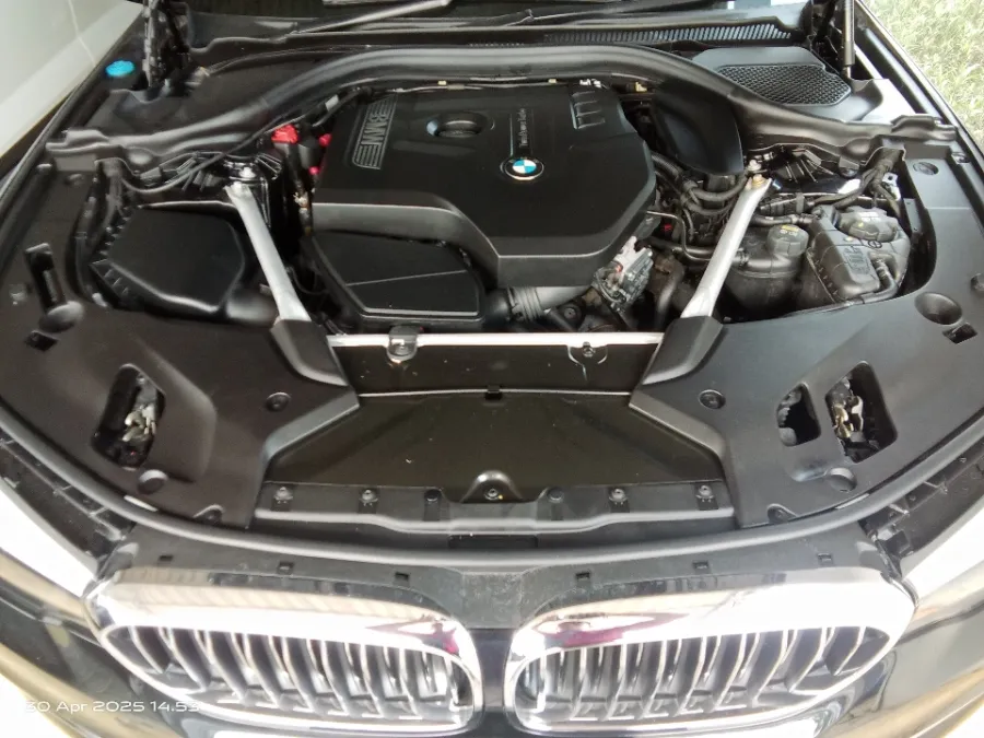 Foto Mobil Bekas Mesin BMW 530i 2.0 tahun 2018