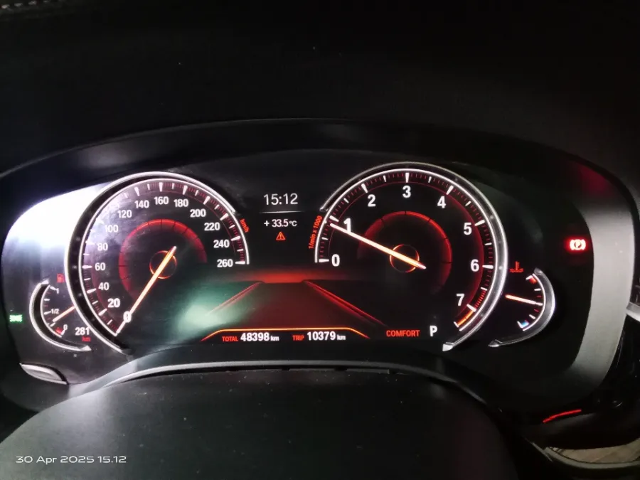 Foto Mobil Bekas Odometer BMW 530i 2.0 tahun 2018