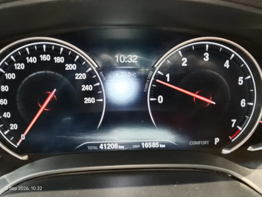 Foto Mobil Bekas Odometer BMW 530i 2.0 tahun 2018