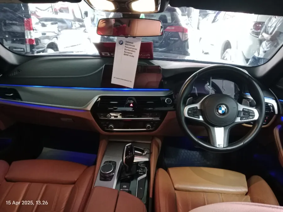 Foto Mobil Bekas Dashboard BMW 530i 2.0 tahun 2019