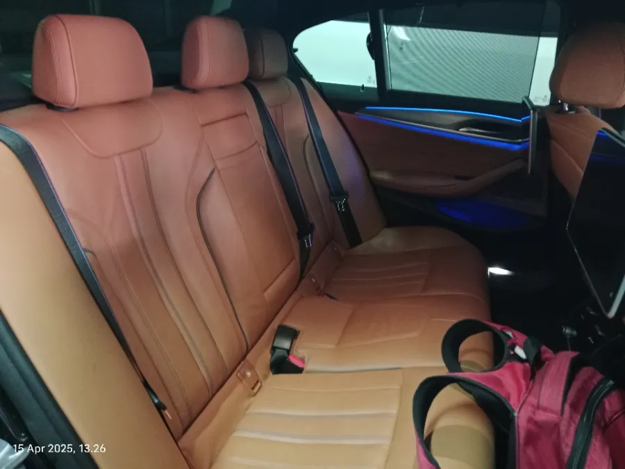 Foto Mobil Bekas Kabin Belakang BMW 530i 2.0 tahun 2019