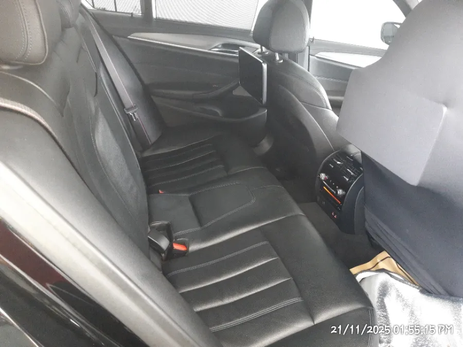 Foto Mobil Bekas Kabin Belakang BMW 530i 2.0 tahun 2019