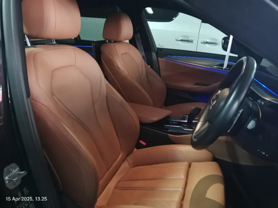 Foto Mobil Bekas Kabin Depan BMW 530i 2.0 tahun 2019