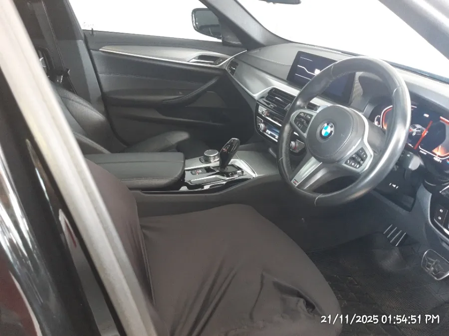 Foto Mobil Bekas Kabin Depan BMW 530i 2.0 tahun 2019