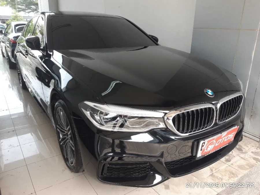 Foto Mobil Bekas Kanan Depan BMW 530i 2.0 tahun 2019