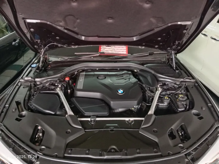 Foto Mobil Bekas Mesin BMW 530i 2.0 tahun 2019
