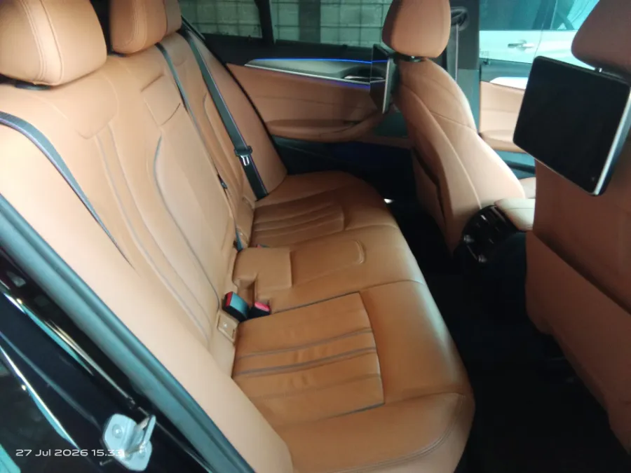Foto Mobil Bekas Kabin Belakang BMW 530i 2.0 tahun 2020