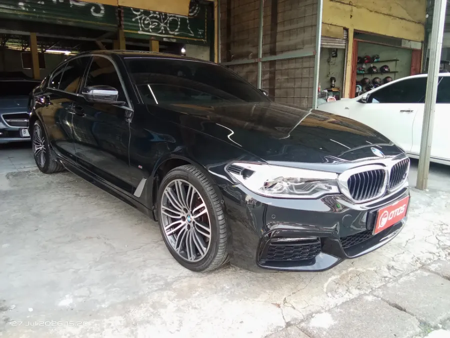 Foto Mobil Bekas Kanan Depan BMW 530i 2.0 tahun 2020