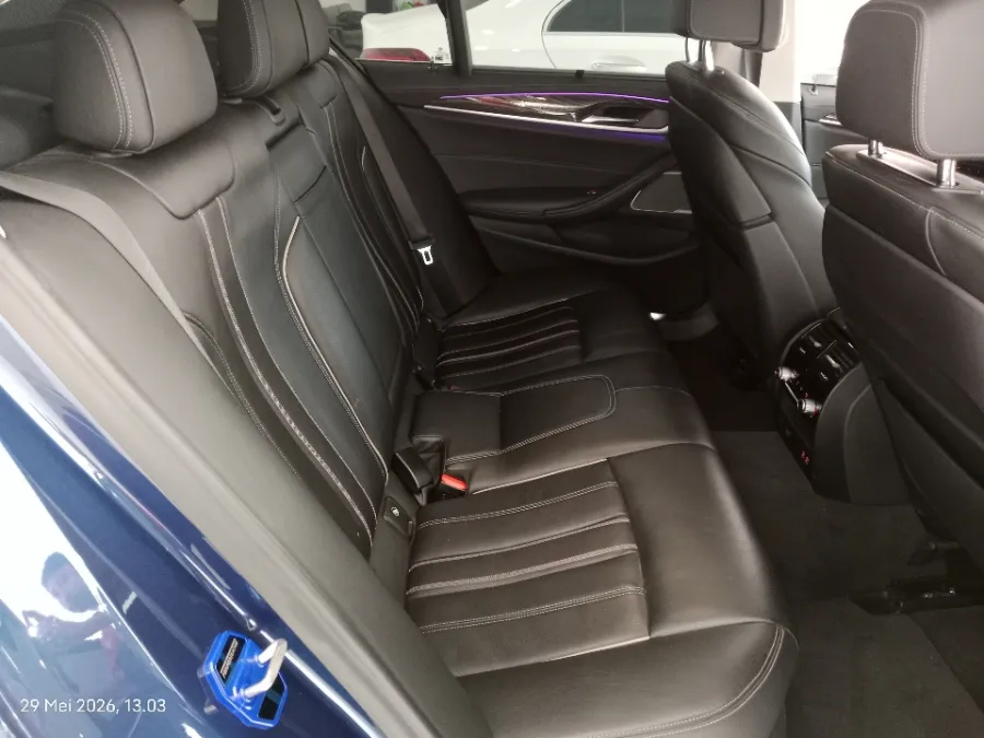 Foto Mobil Bekas Kabin Belakang BMW 530i 2.0 tahun 2021
