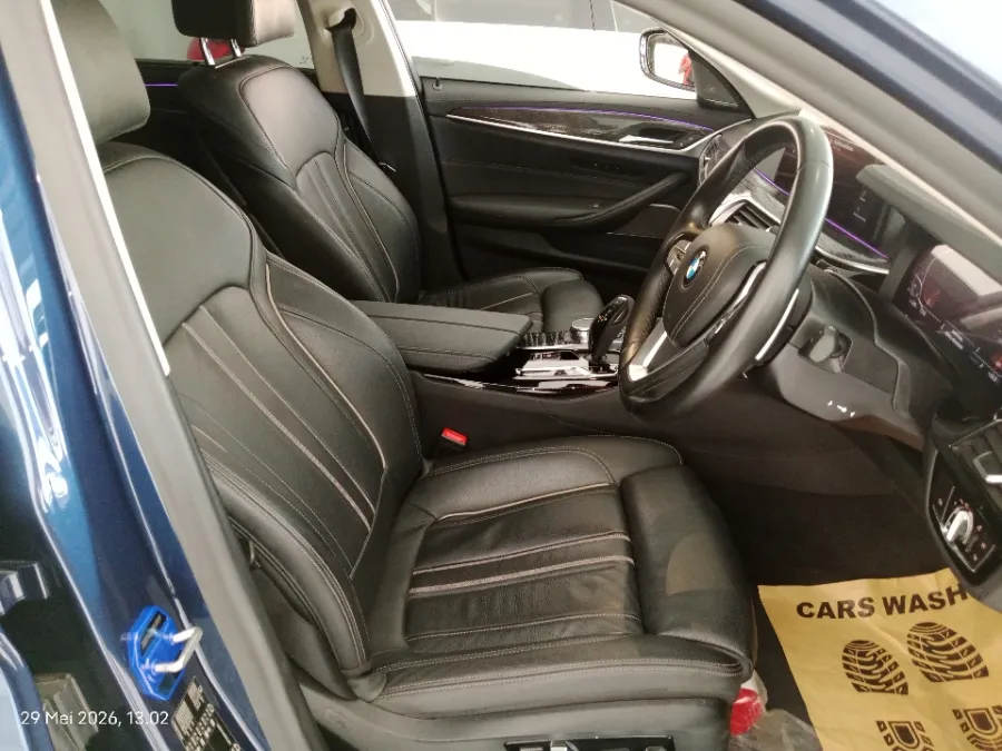 Foto Mobil Bekas Kabin Depan BMW 530i 2.0 tahun 2021