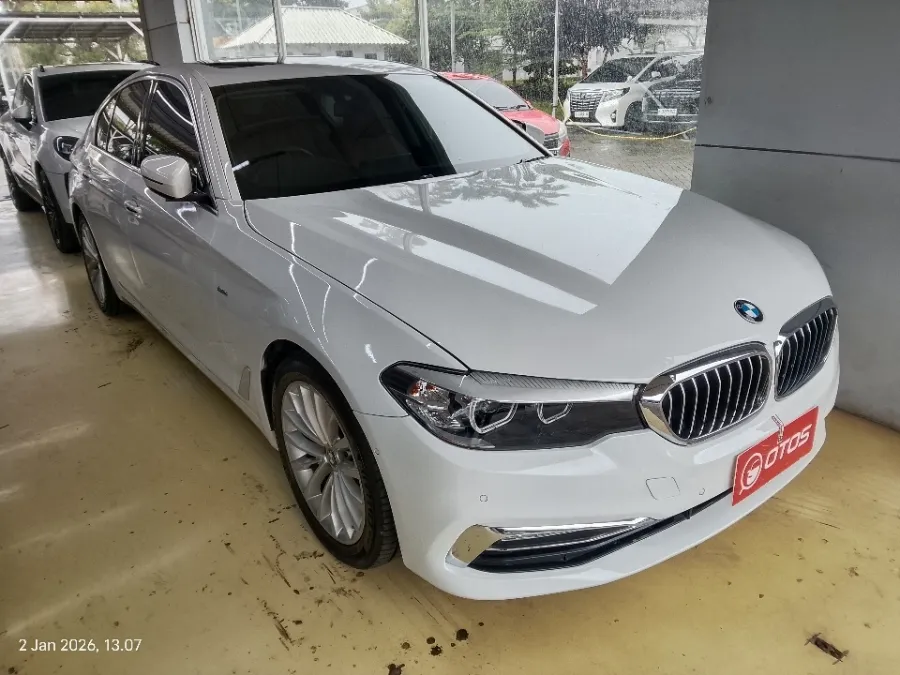 Foto Mobil Bekas Kanan Depan BMW 530i 2.0 Luxury tahun 2017