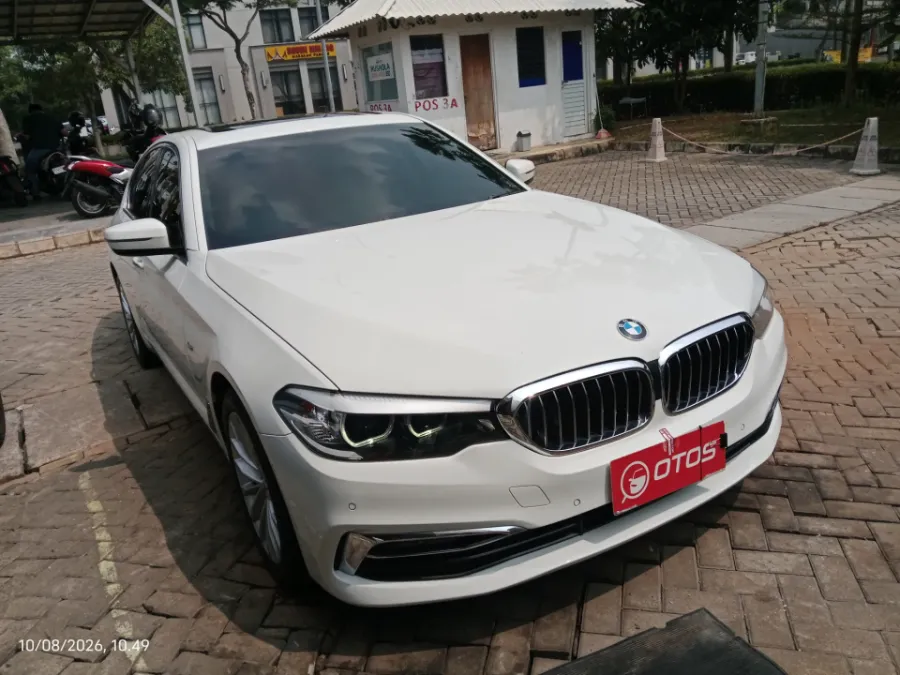 Foto Mobil Bekas Kanan Depan BMW 530i 2.0 Luxury tahun 2017