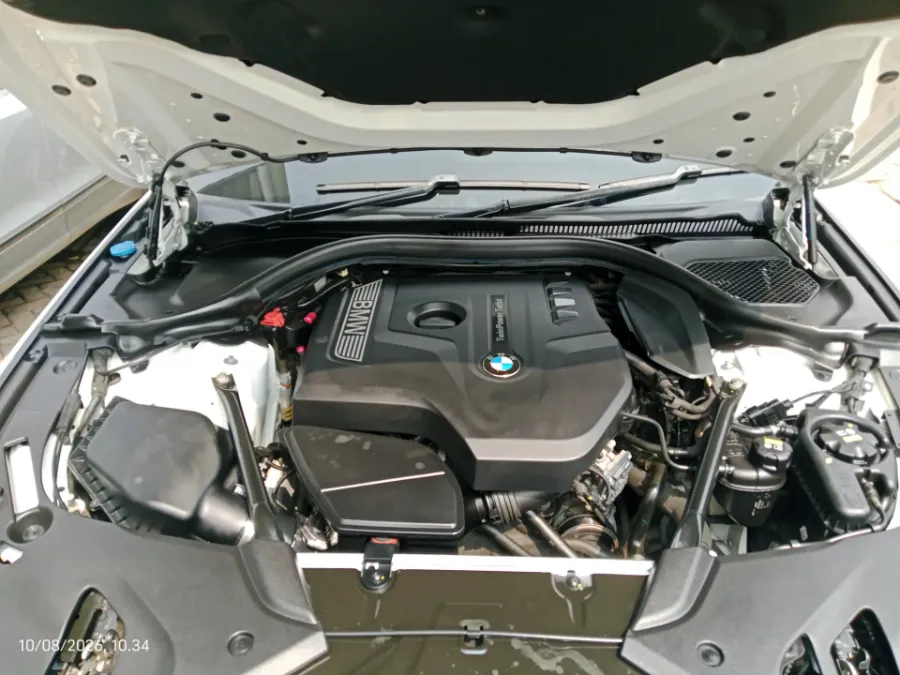Foto Mobil Bekas Mesin BMW 530i 2.0 Luxury tahun 2017