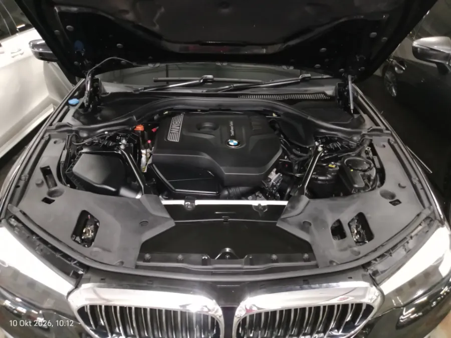 Foto Mobil Bekas Mesin BMW 530i 2.0 Luxury tahun 2017