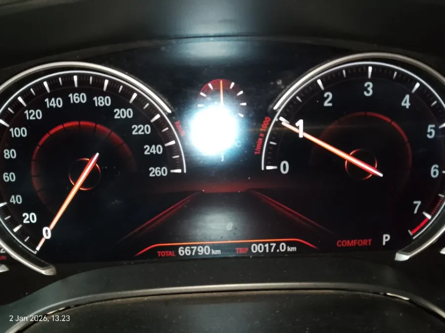 Foto Mobil Bekas Odometer BMW 530i 2.0 Luxury tahun 2017