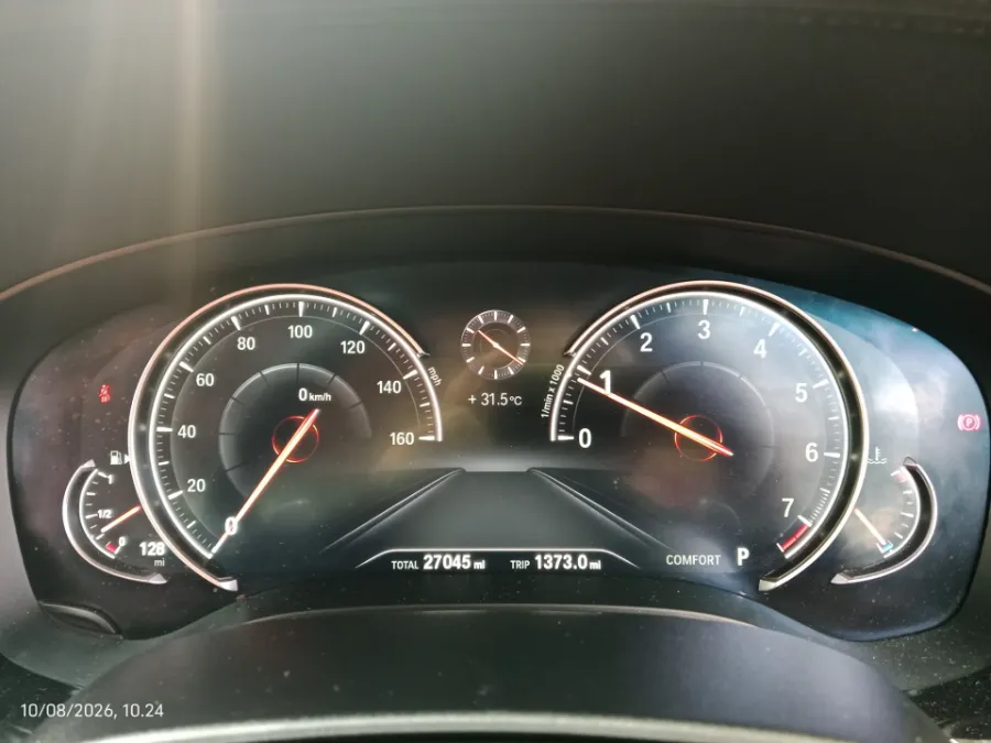 Foto Mobil Bekas Odometer BMW 530i 2.0 Luxury tahun 2017