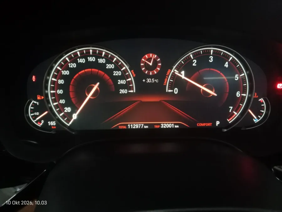 Foto Mobil Bekas Odometer BMW 530i 2.0 Luxury tahun 2017