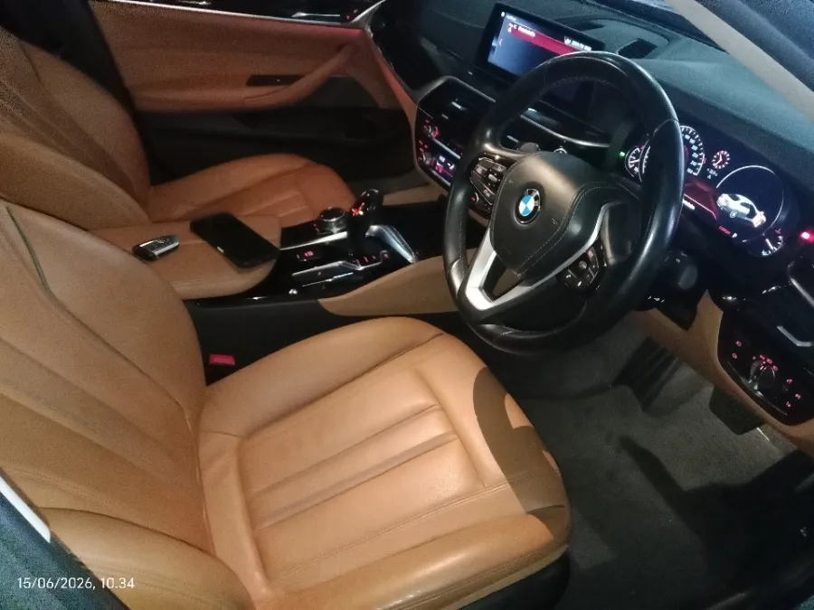 Foto Mobil Bekas Kabin Depan BMW 530i 2.0 Luxury tahun 2018