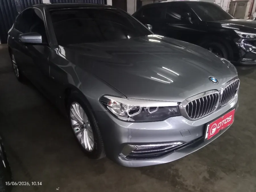 Foto Mobil Bekas Kanan Depan BMW 530i 2.0 Luxury tahun 2018