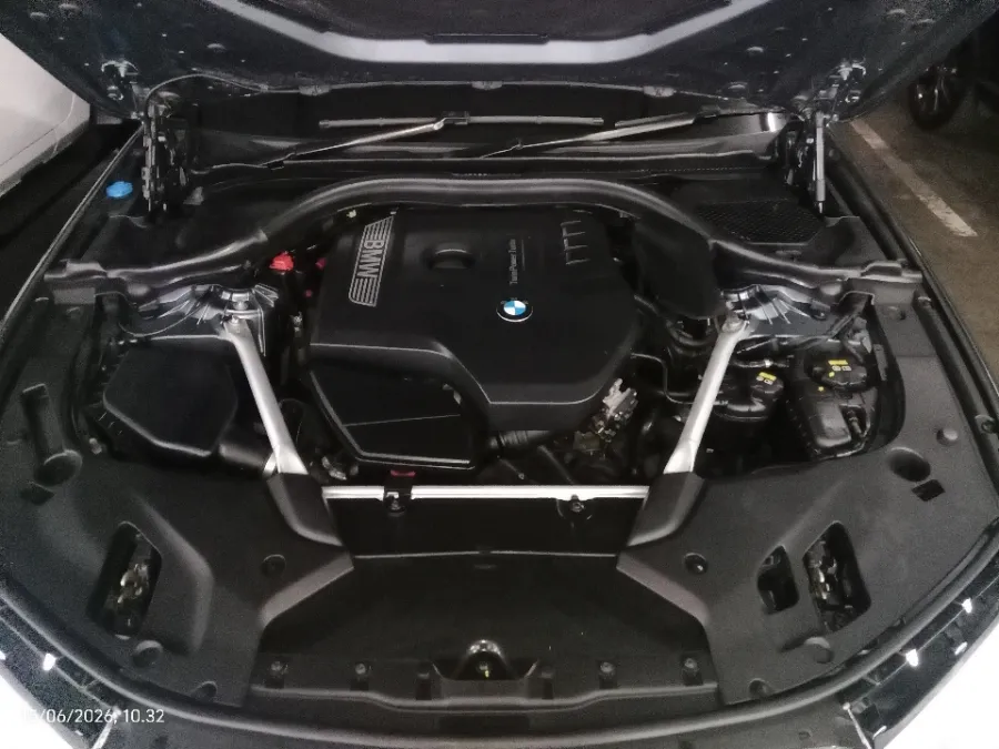 Foto Mobil Bekas Mesin BMW 530i 2.0 Luxury tahun 2018