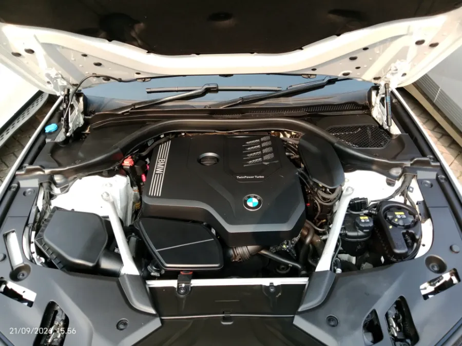 Foto Mobil Bekas Mesin BMW 530i 2.0 Luxury tahun 2022