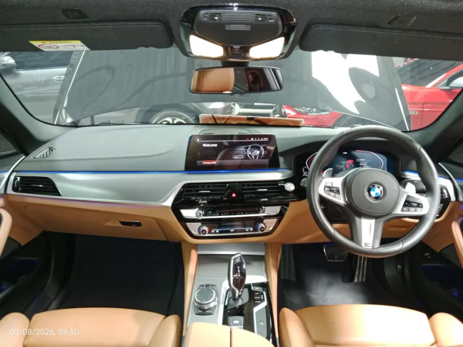 Foto Mobil Bekas Dashboard BMW 530i 2.0 M Sport tahun 2019