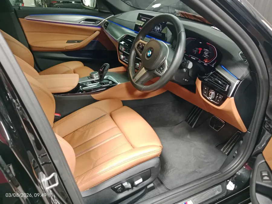 Foto Mobil Bekas Kabin Depan BMW 530i 2.0 M Sport tahun 2019