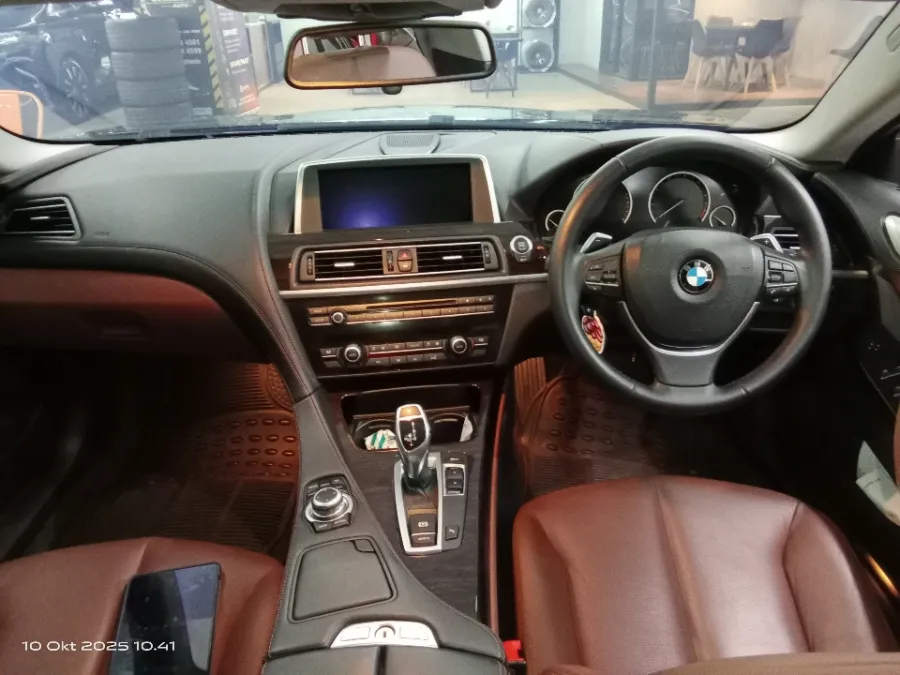 Foto Mobil Bekas Dashboard BMW 640i 3.0 tahun 2013