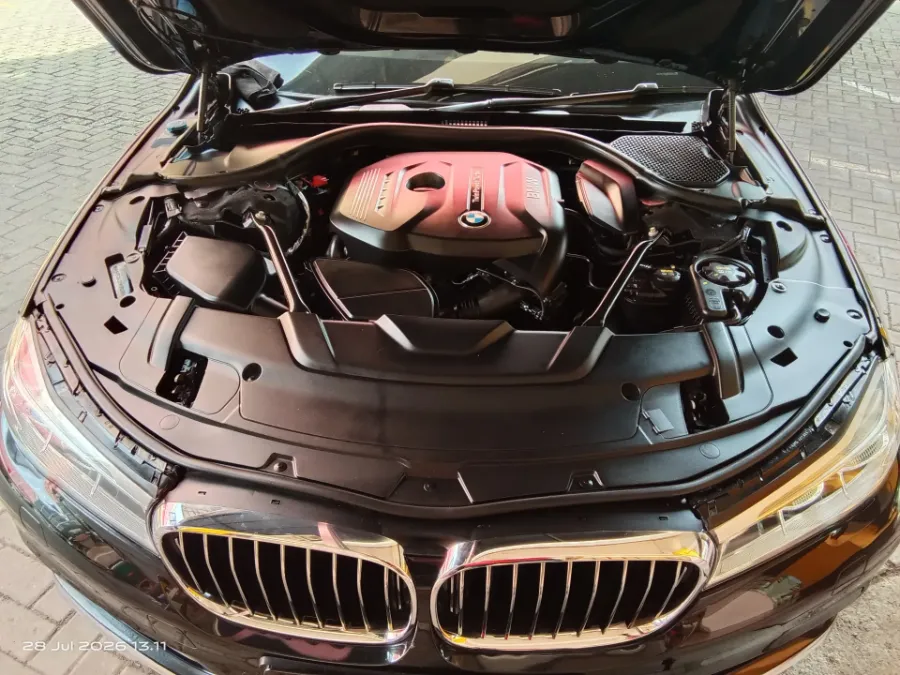 Foto Mobil Bekas Mesin BMW 730Li 2.0 tahun 2017