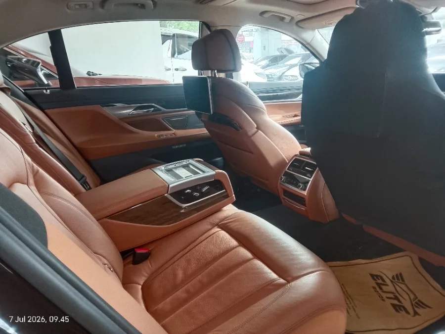 Foto Mobil Bekas Kabin Belakang BMW 730Li 2.0 tahun 2018