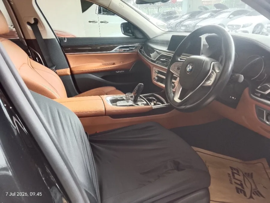 Foto Mobil Bekas Kabin Depan BMW 730Li 2.0 tahun 2018