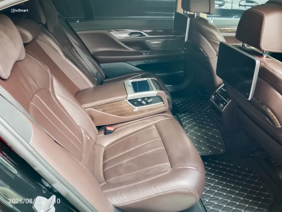 Foto Mobil Bekas Kabin Belakang BMW 730Li 2.0 tahun 2019