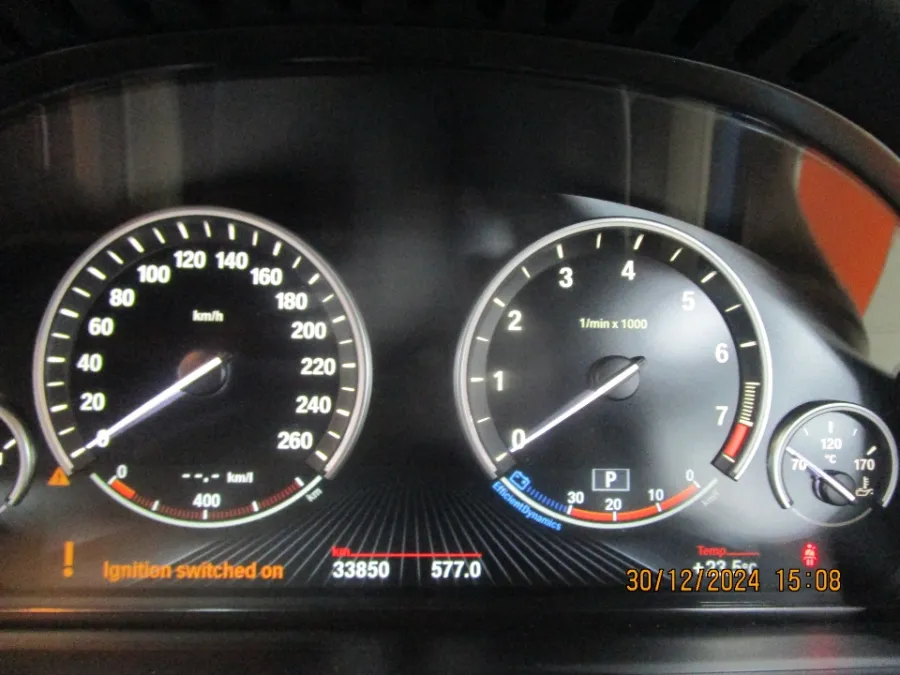 Foto Mobil Bekas Odometer BMW 730Li 3.0 tahun 2014