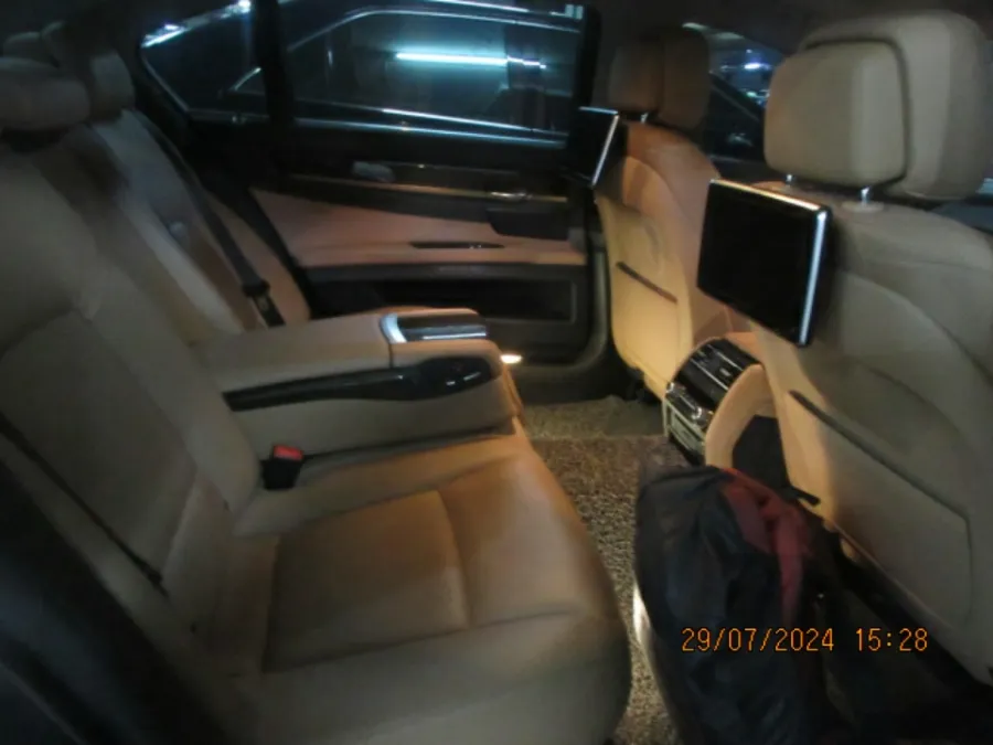 Foto Mobil Bekas Kabin Belakang BMW 730Li 3.0 tahun 2015