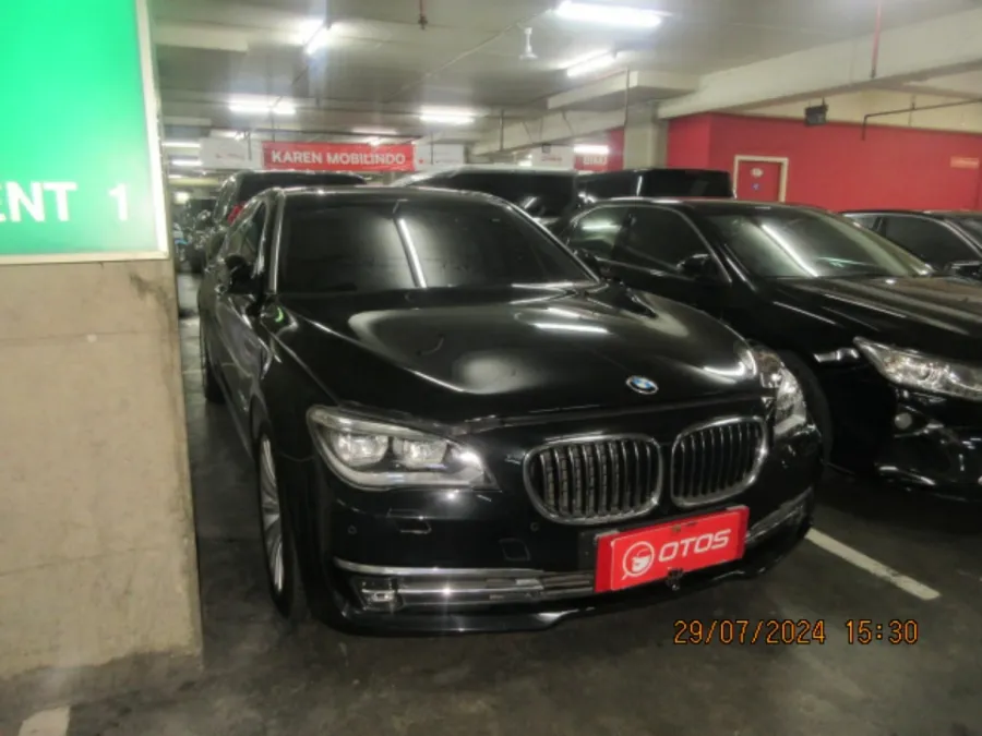 Foto Mobil Bekas Kanan Depan BMW 730Li 3.0 tahun 2015