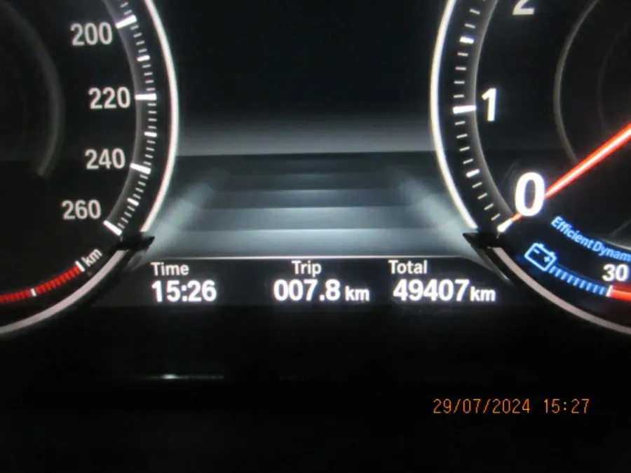 Foto Mobil Bekas Odometer BMW 730Li 3.0 tahun 2015