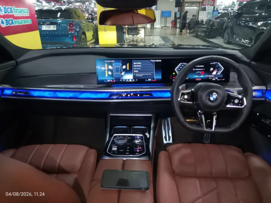 Foto Mobil Bekas Dashboard BMW 735i 3.0 Limousine tahun 2023