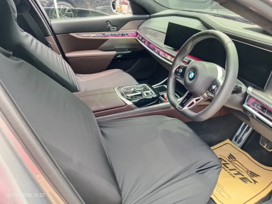 Foto Mobil Bekas Kabin Depan BMW 735i 3.0 Limousine tahun 2024