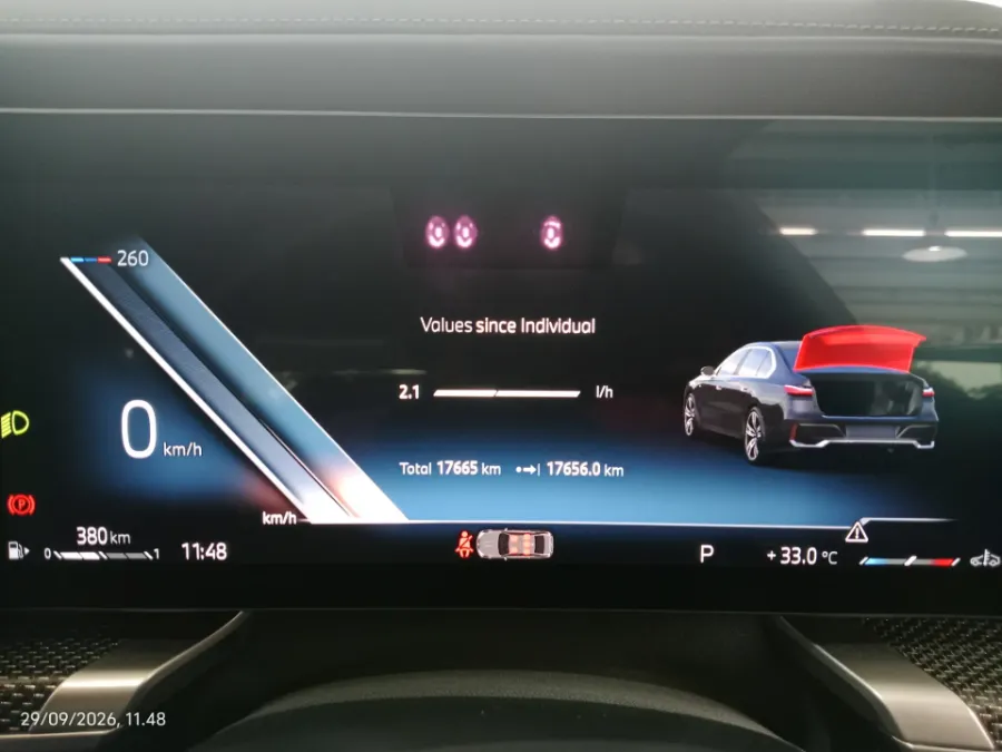 Foto Mobil Bekas Odometer BMW 735i 3.0 Limousine tahun 2024