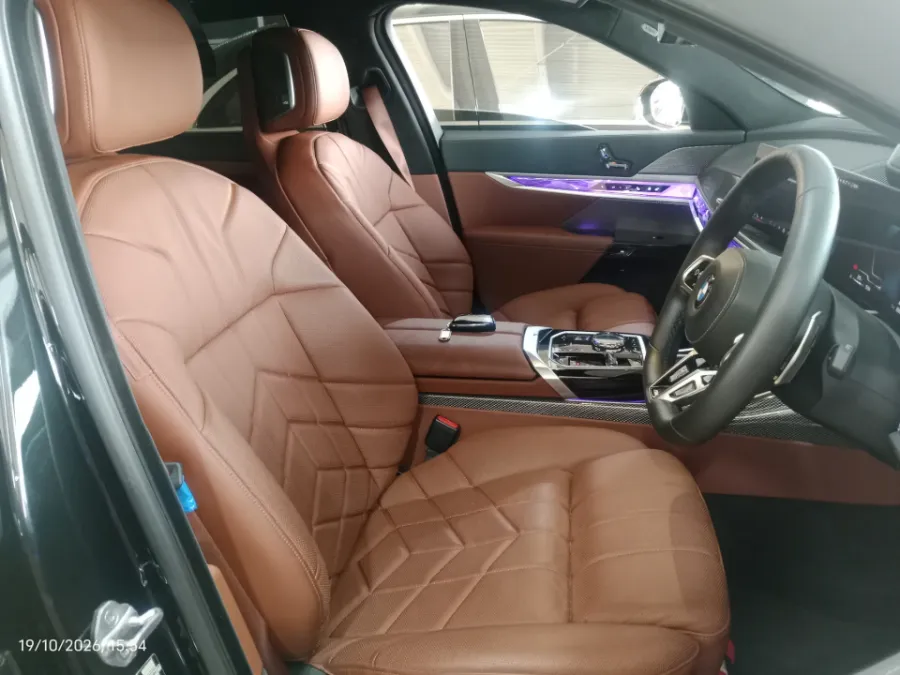 Foto Mobil Bekas Kabin Depan BMW 735i 3.0 Limousine tahun 2025