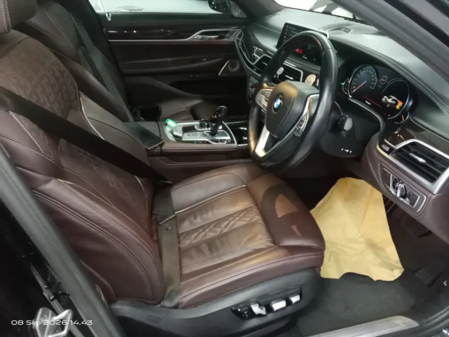 Foto Mobil Bekas Kabin Depan BMW 740Li 3.0 tahun 2019