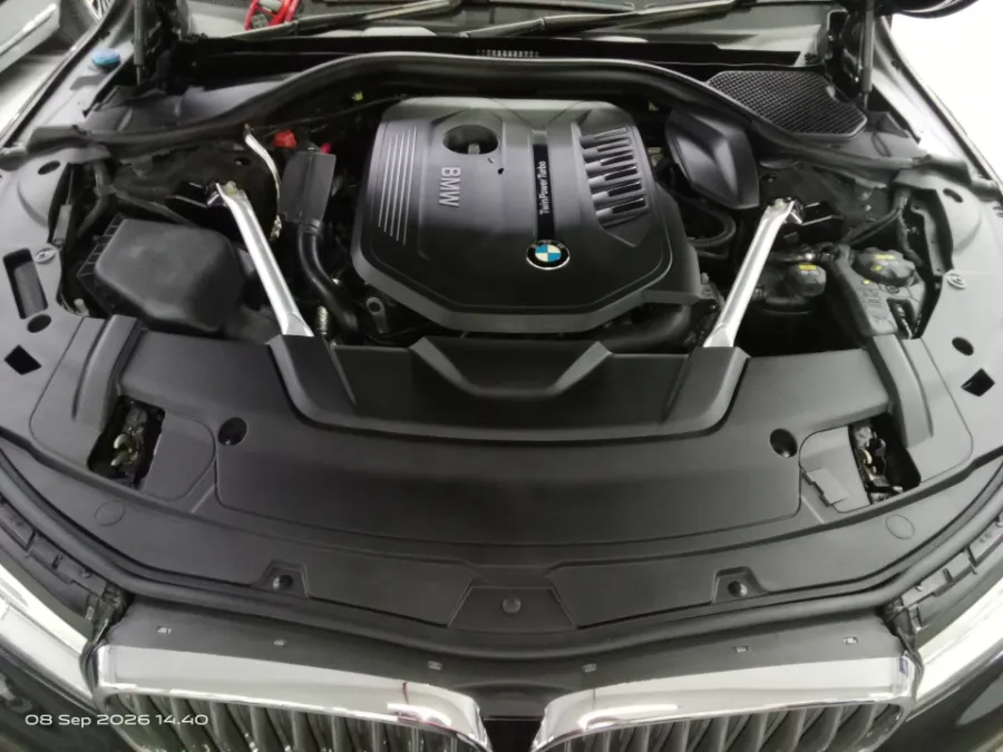 Foto Mobil Bekas Mesin BMW 740Li 3.0 tahun 2019